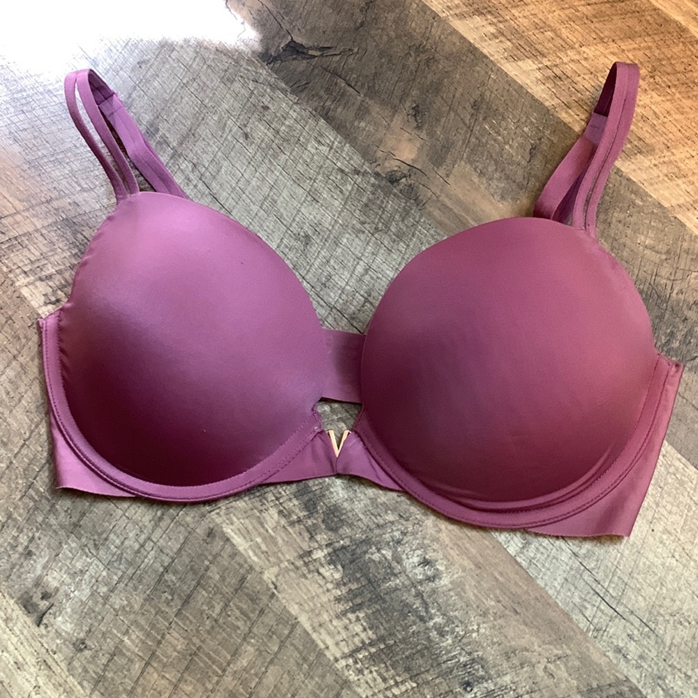 Victoria’s Secret Mauve/Rose Wide Band Push Up Bra. Size 32DD.